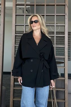 Siyah Oversize Düşük Omuz Kısa Trenç