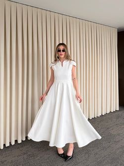 Beyaz Mini V Yaka Elbise