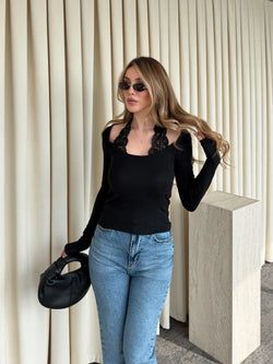 Siyah Boyundan Dantelli Bluz