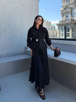 Siyah Güneş Tokalı Bluz Etek Takım