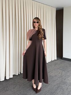 Kahverengi Seyyar Broşlu Elbise