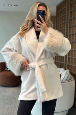 Taş Kolu Kürklü Kaşe Ceket