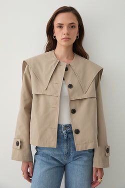 Bej Sakura Geniş Yaka Kısa Trençkot