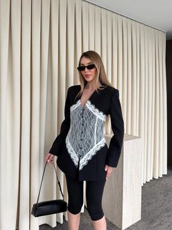 Siyah Güpürlü Ceket