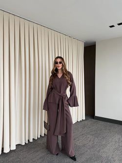 Kahverengi Kolları Volanlı Bluz Pantolon Takım
