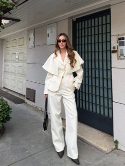 Ekru Pelerin Detaylı Ceket Pantolon Takım