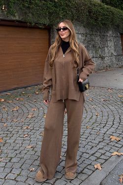 Sütlü Kahverengi Fermuarlı Kapüşonlu Triko Takım