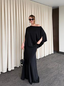 Siyah Omuz Drapeli Saten Bluz Etek Takım