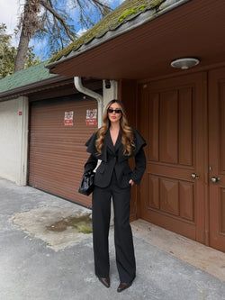 Siyah Pelerin Detaylı Ceket Pantolon Takım