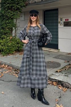 Gri Ekoseli Kuşaklı Uzun Elbise