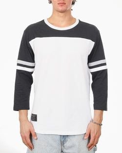 Color – White / Black